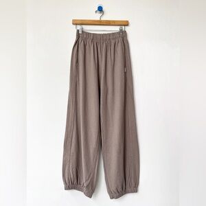 Le Bon Shoppe Balloon Pants in Mushroom size Large